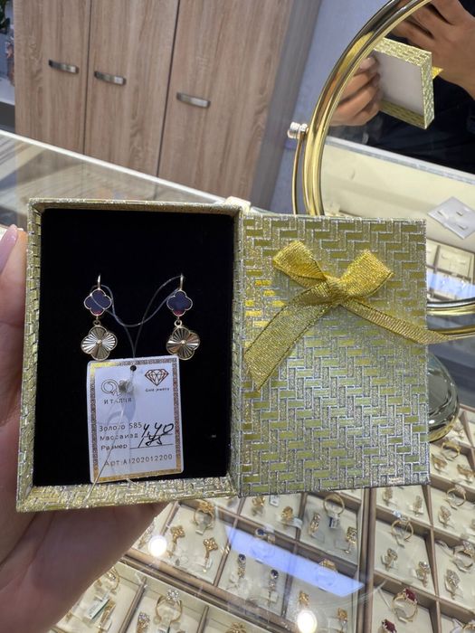 Срочно  золотые серьги ванклив