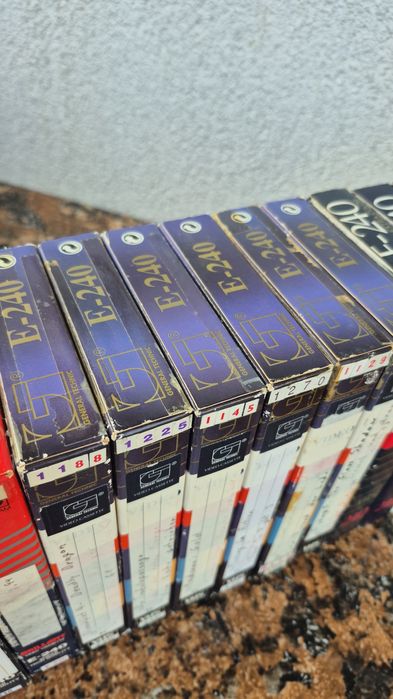 Vând 20 casete video VHS marci originale de 240 minute. Colectie filme
