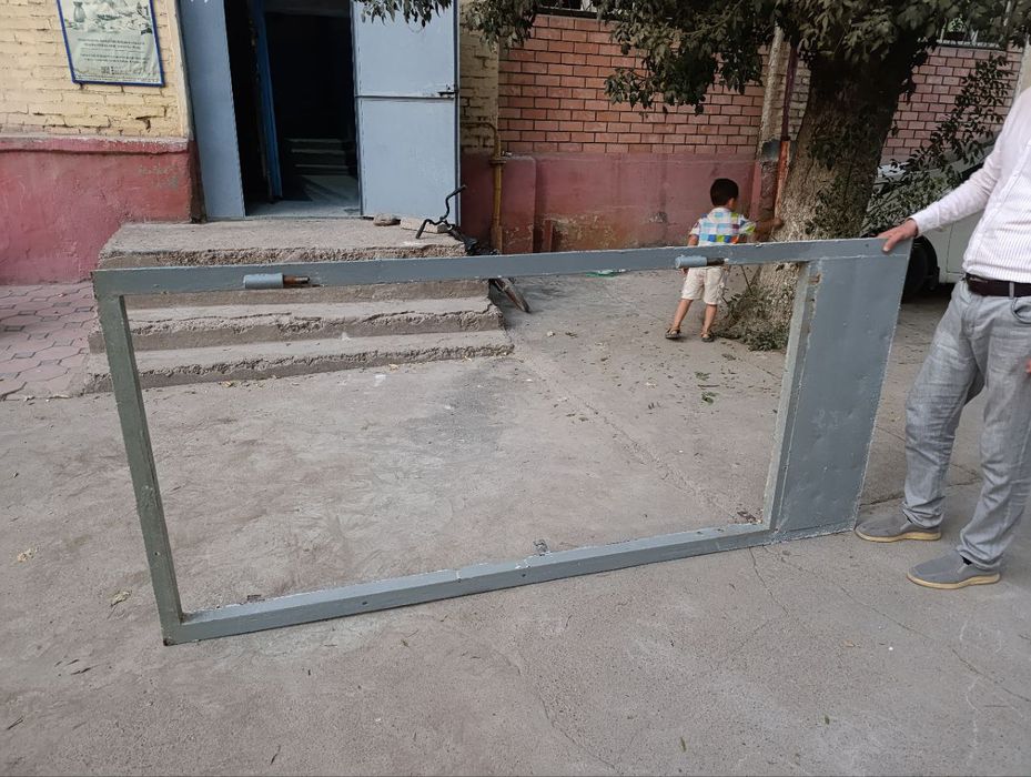 Продается металлическая дверь с замком