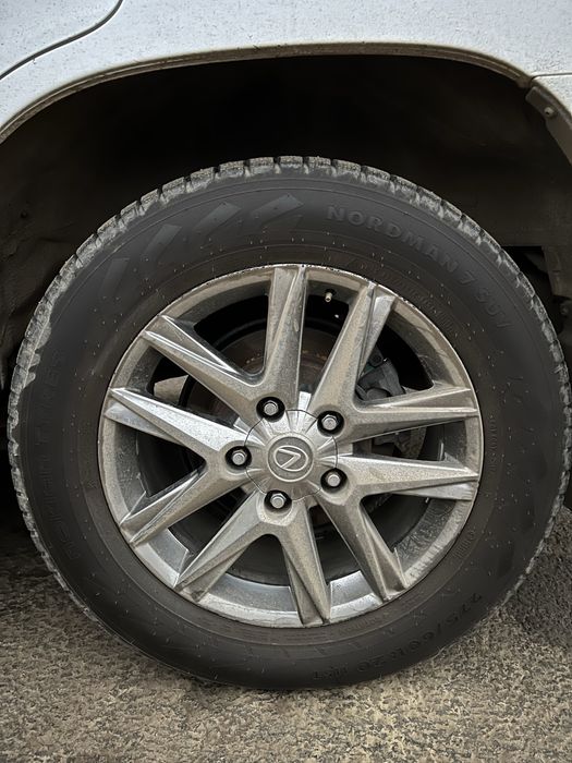 Диски с шипованные шины 275/60/R20 от лексус лх570