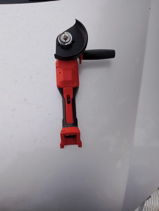 Безчетков ъглошлайф Milwaukee M18