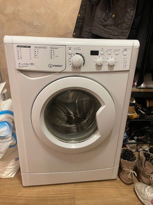 Продавам пералня Indesit EWSD 61051 W EU