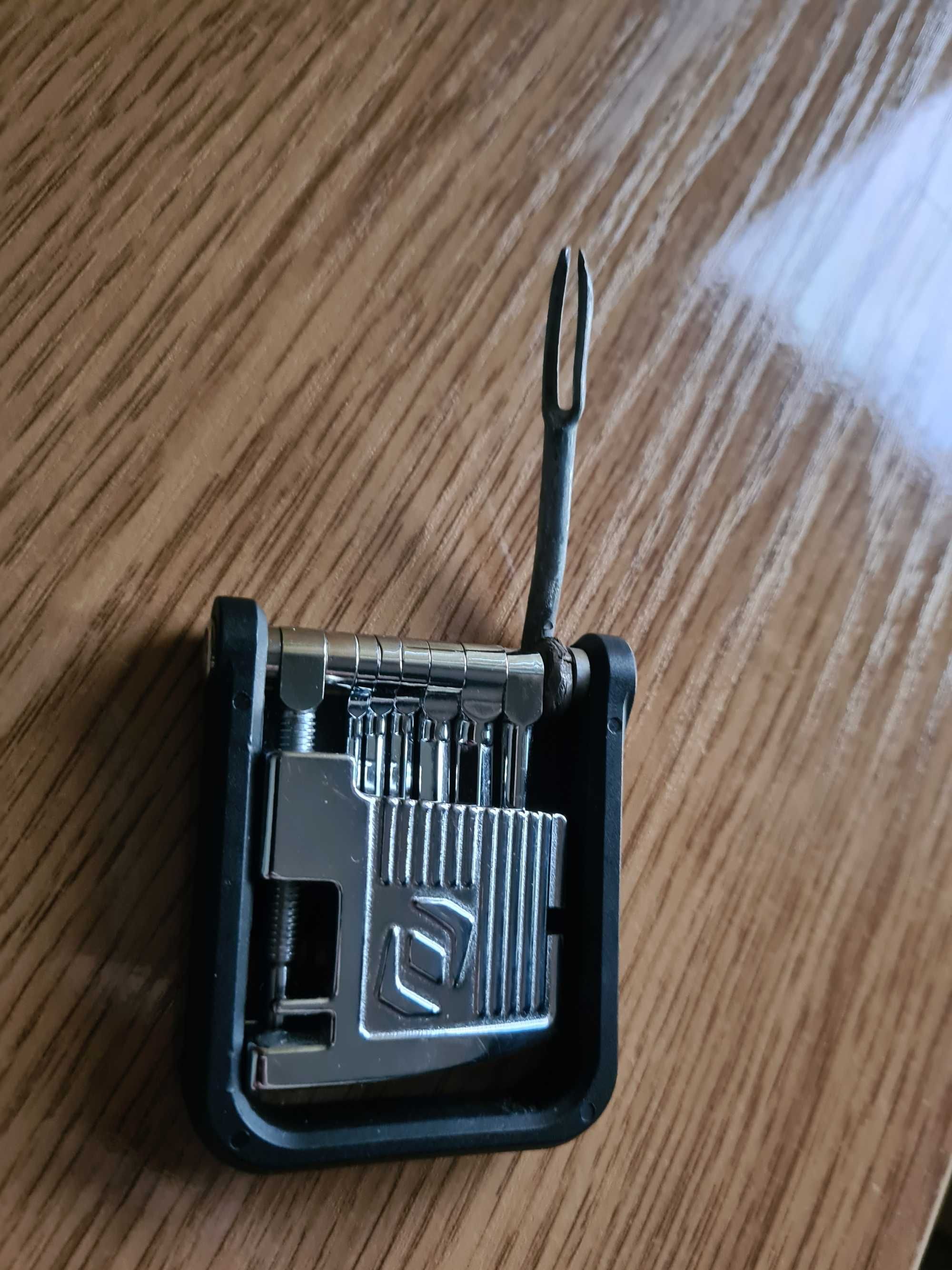 Мултитул Syncros Matchbox + шило за тюблес фитили