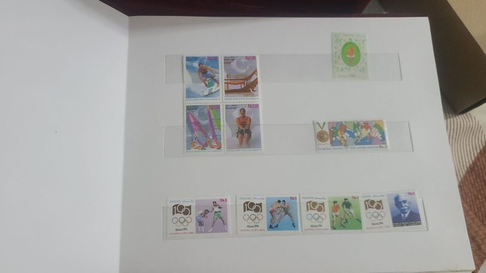 Марки Пакистана в подарочном футляре