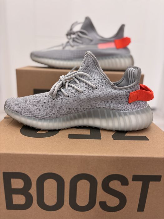 Reducere_Yeezy 350 Tail Light_Premium Quality