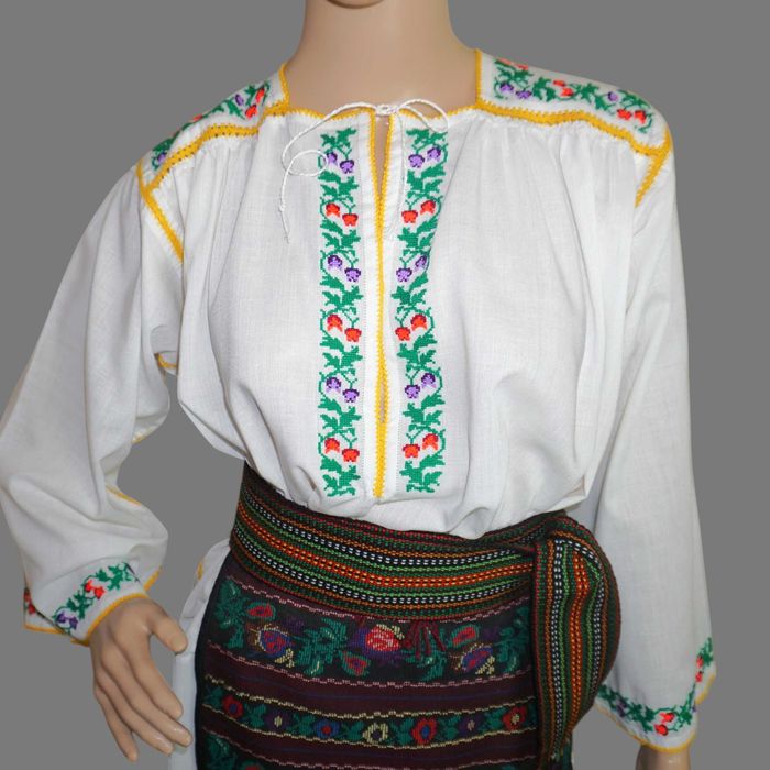 Costum popular vechi, lucrat manual, port popular oltenesc M-L