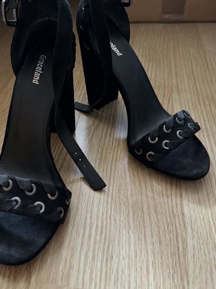 Sandale de ocazie negre