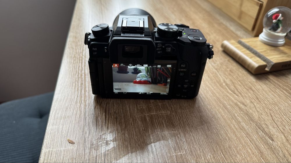 Продавам Lumix G7 с  обектив 12-60мм.