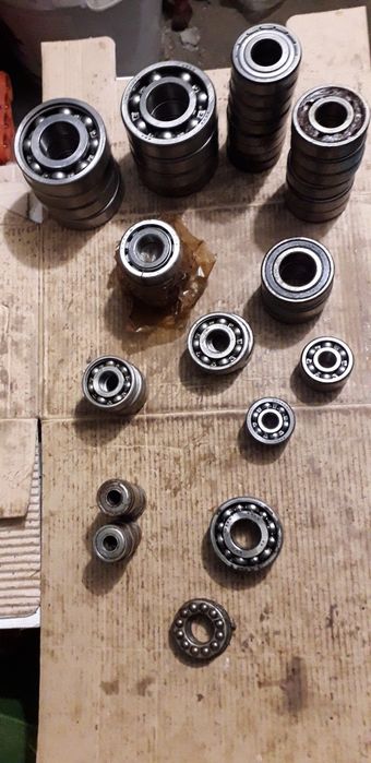 Vand rulmenti tipurile si seriile descrise in anunt.