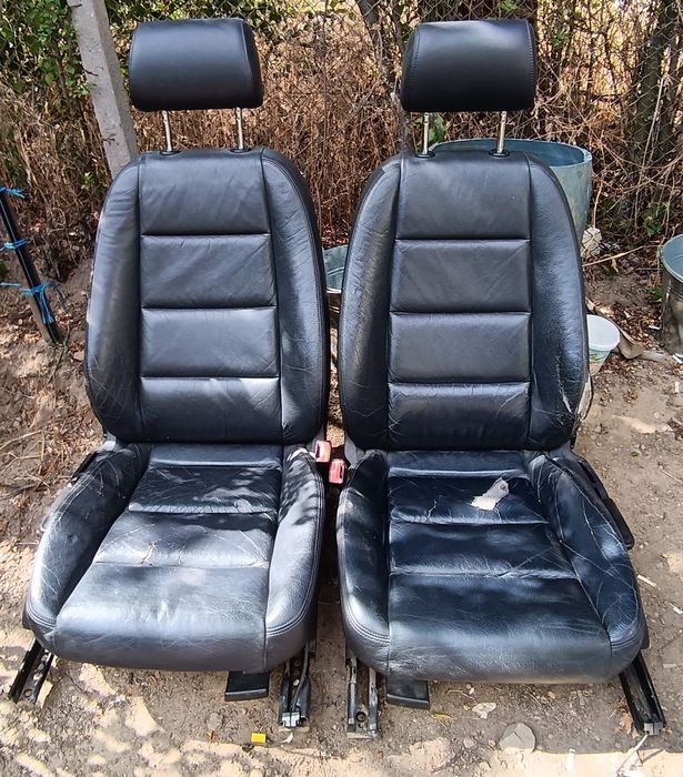 Кожен салон син на цвят