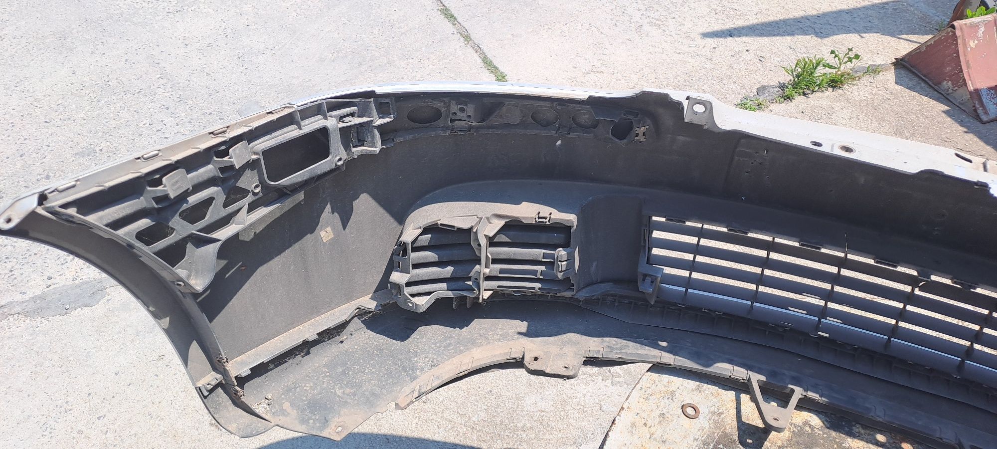 Предна броня за VW GOLF 5
