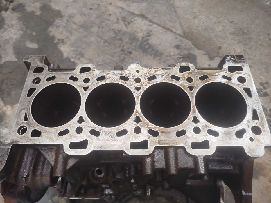 Vand Bloc motor 2.3 si 4 Pistoane cu biele Renault Master 3
