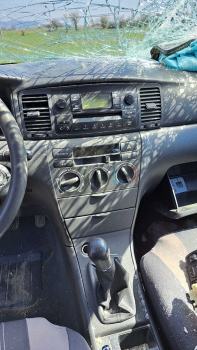Toyota Corolla 1.6 vvti НА ЧАСТИ