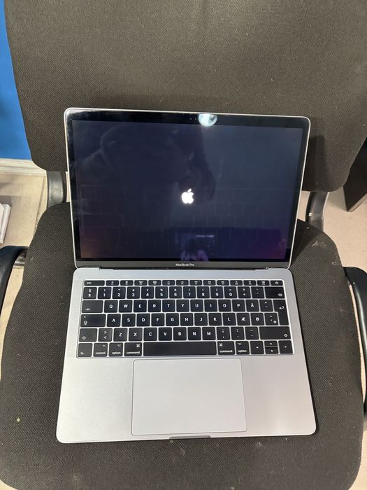 Vand macbook pro 13 2017 i5 2,3 ram 8gb ssd 128gb