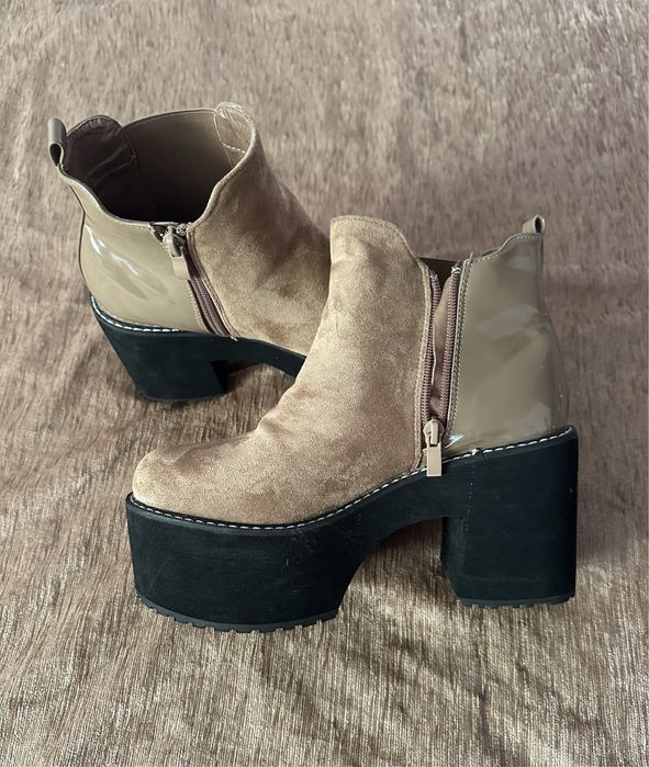 Vand ghete pentru dama