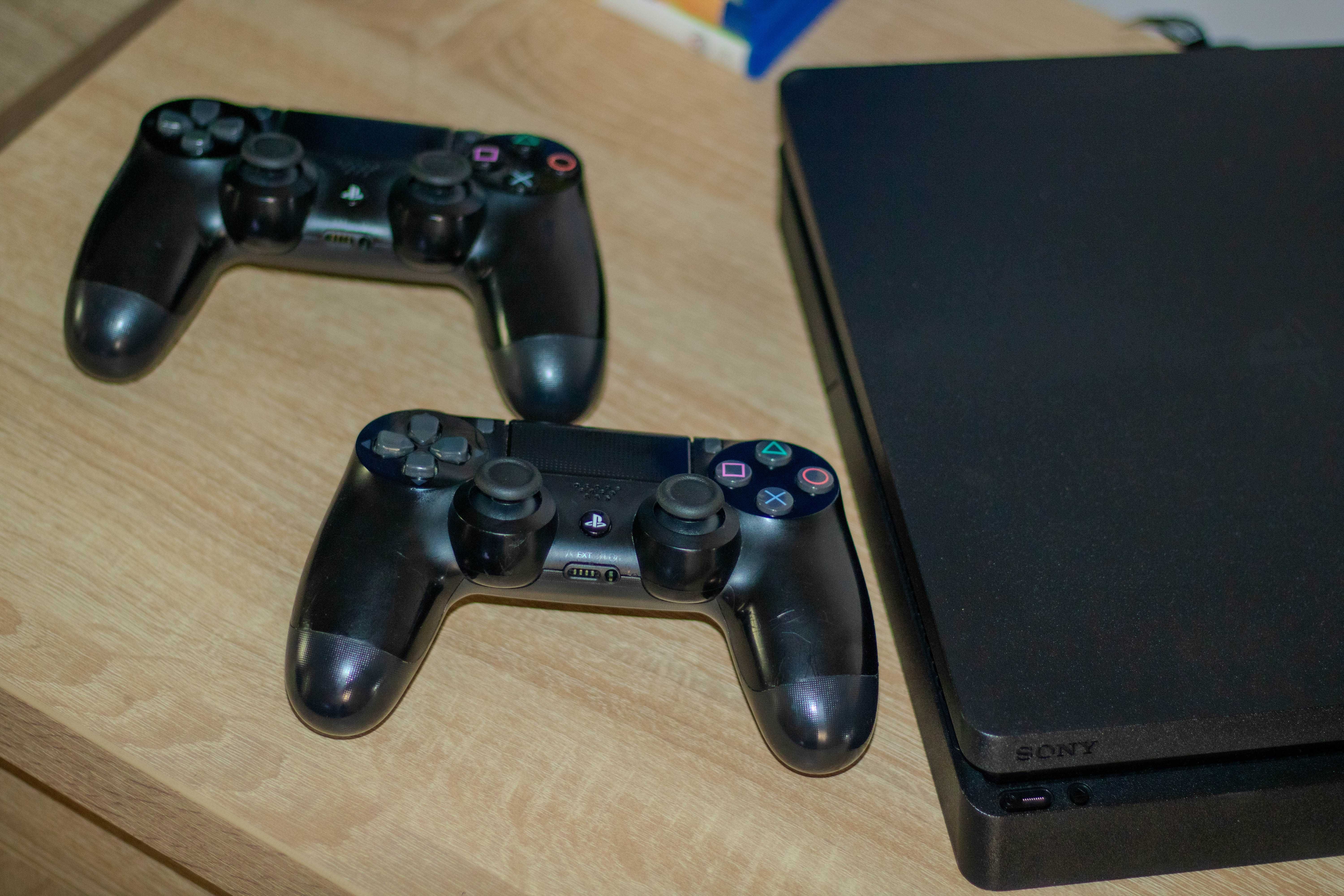 Consola ps 4 ( playstation 4) + controllere + jocuri la alegere