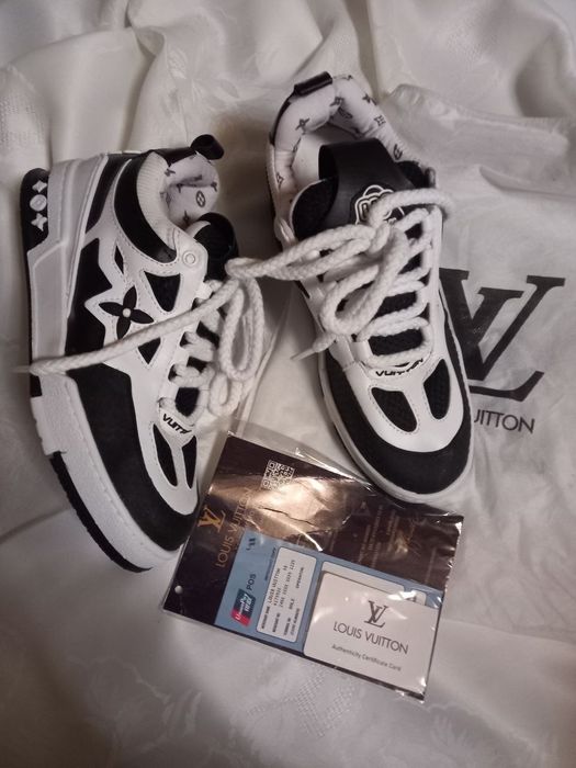 Adidasi noi LV marimea 39 unisex