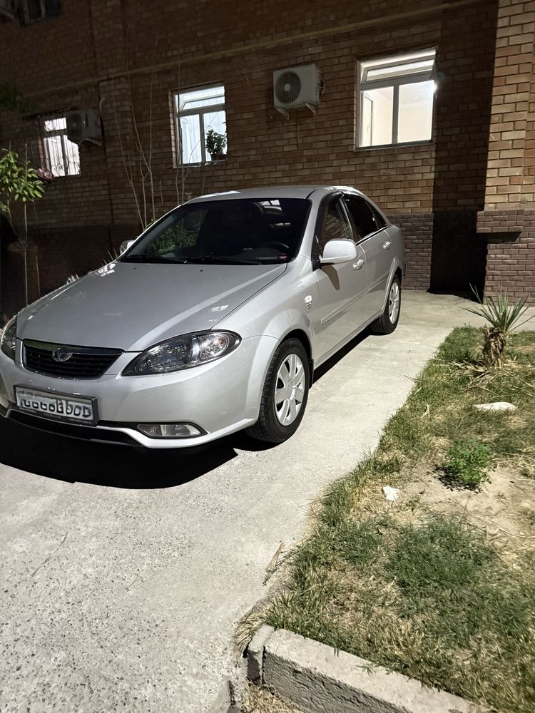 Moshina tayyor umuman ishi yoq  narxi bolishi 8100$