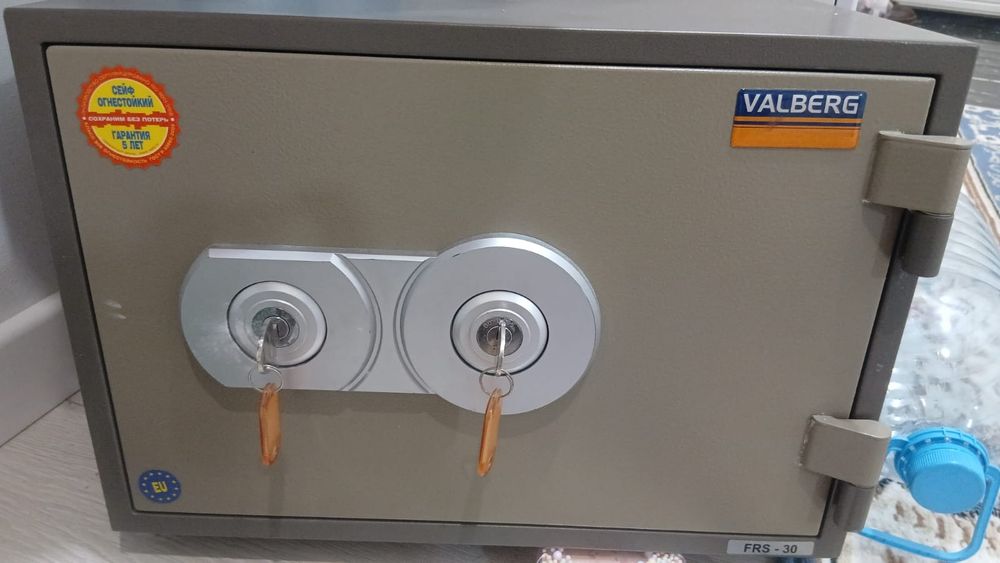 Продам сейф Valberg FRS 36 KL