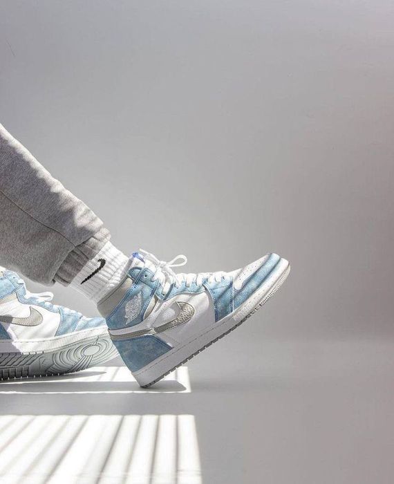 Jordan
Air Jordan 1 Retro High OG "Hyper Royal" sneakers
Air Jor