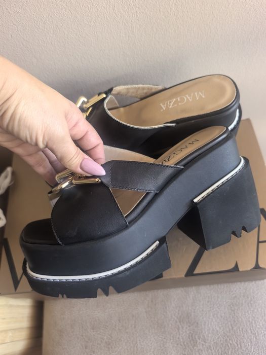 Дамски чехли на платформа