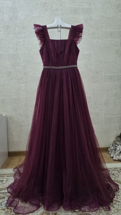 Вечернее платье со шлейфом