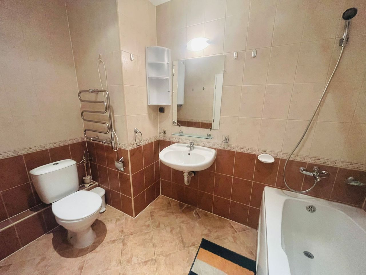 Продава се Двустаен апартамент в к.к. Златни пясъци - 75 кв.м за 1200 €/кв.м - Снимка #2