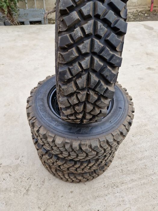 Vând cauciucuri offrod r16