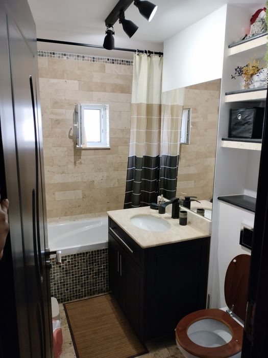 Vând apartament 4 camere cu etaj