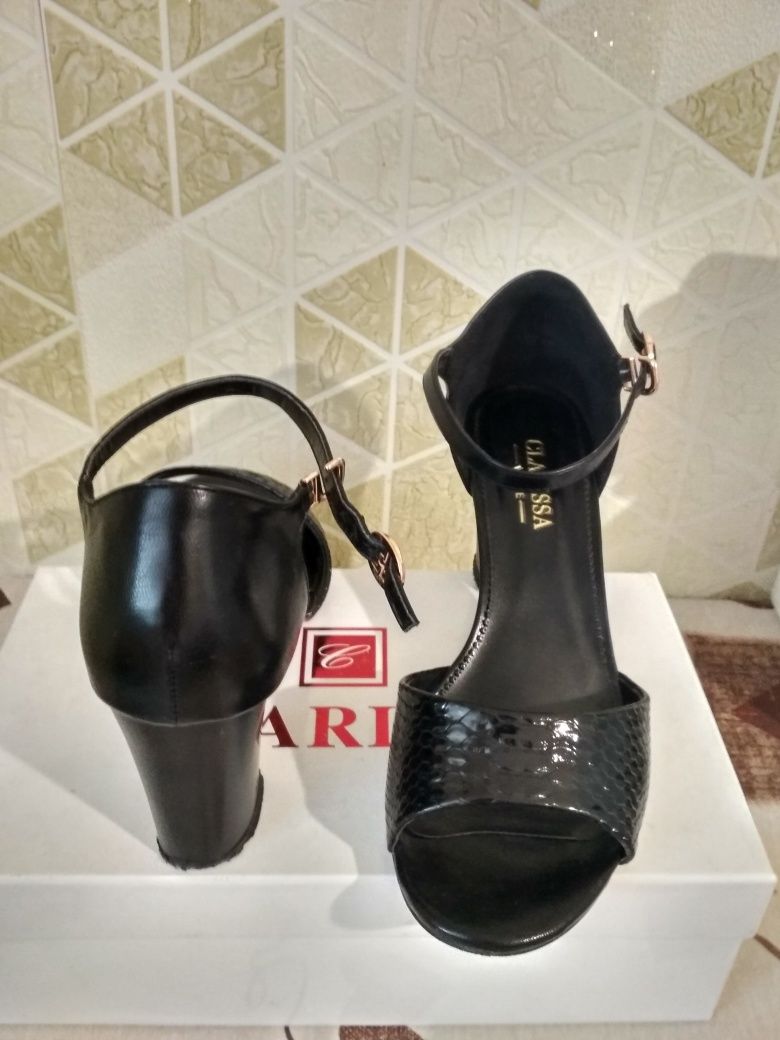 Обувь  женская чёрные 39