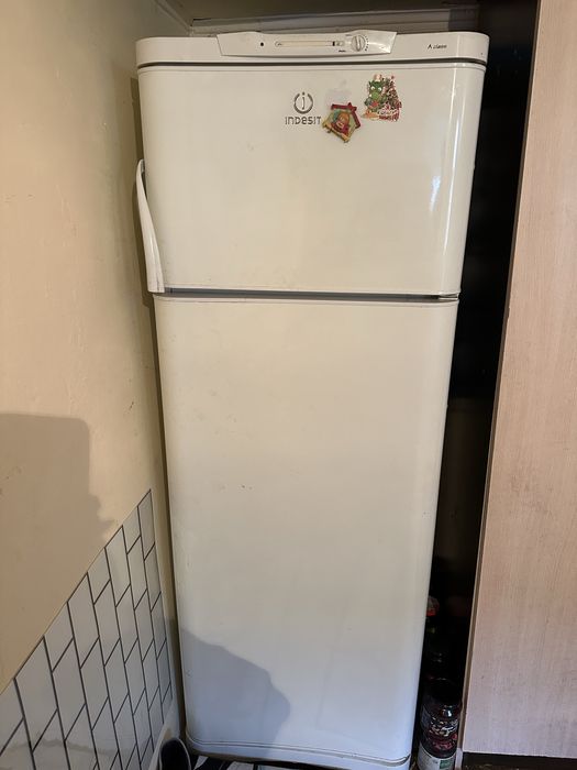 Холодельник срочно продам