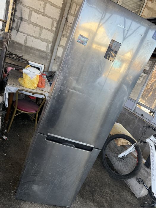 Продаю хододильник бэу не работает компьютер в хорошем состоянии ………..