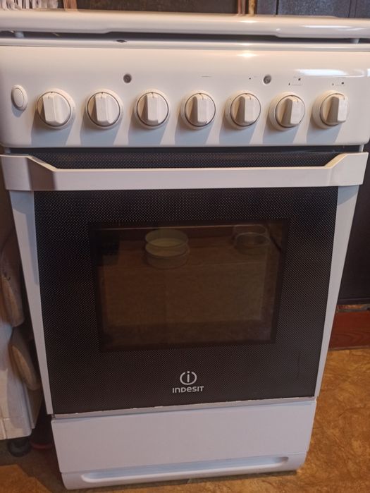 Продам газовую плиту