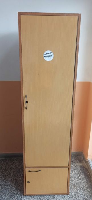 Шкаф за дрехи и съхранение