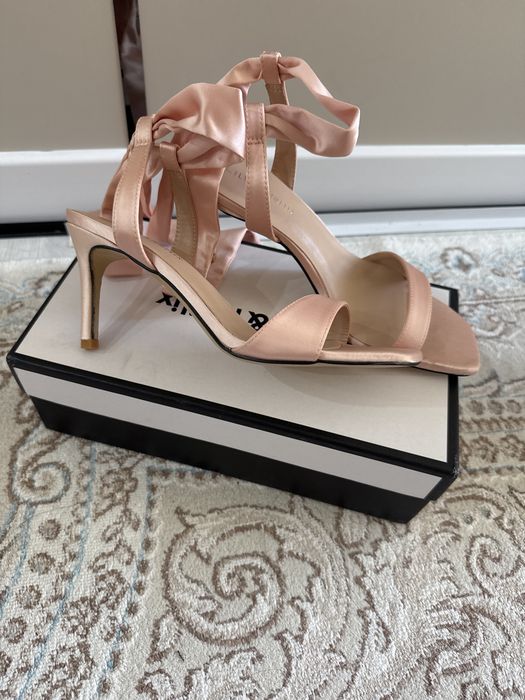 Продам босоножки