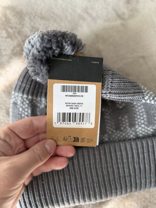 The North Face Retro caciula cu ciucure unisex gri cu alb marimeOS nou