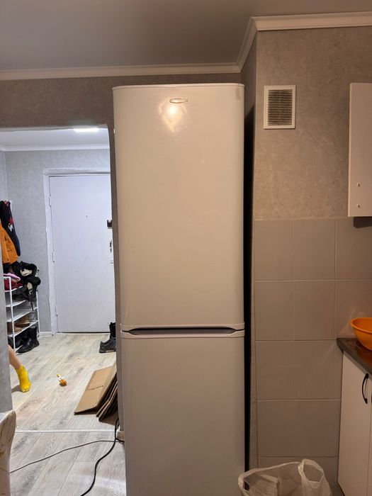 Холодильник Бирюса срочно торг есть