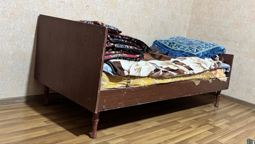Кровать для спальни