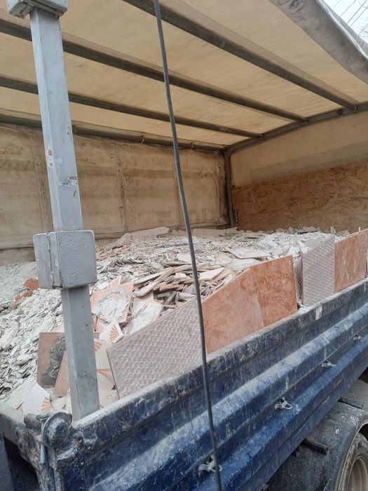 Transport Moloz / Mobila Veche / Debarasări Apartamente / Case