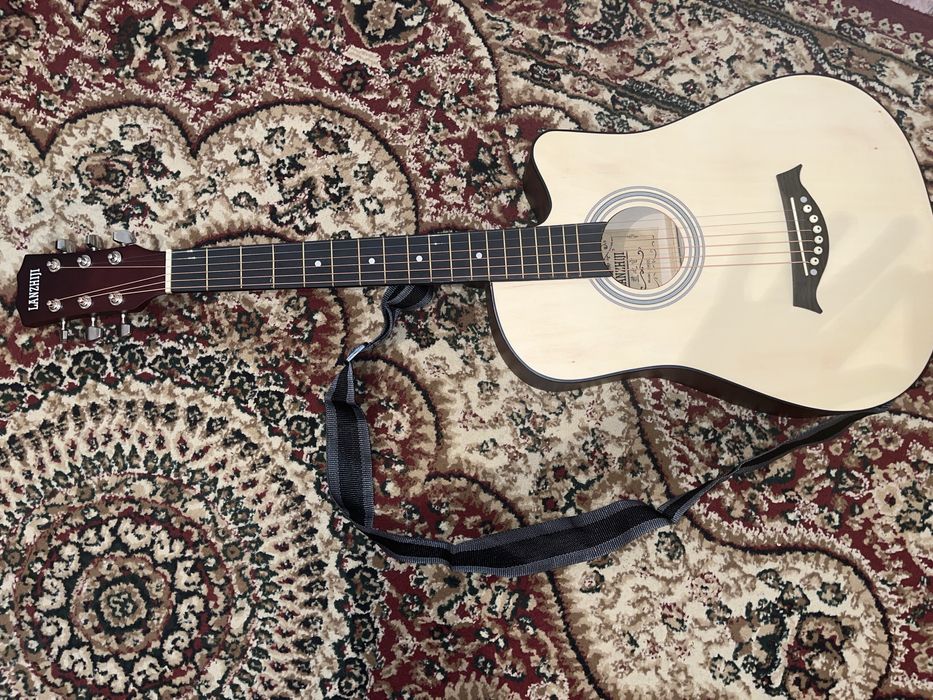 Гитара акустическая