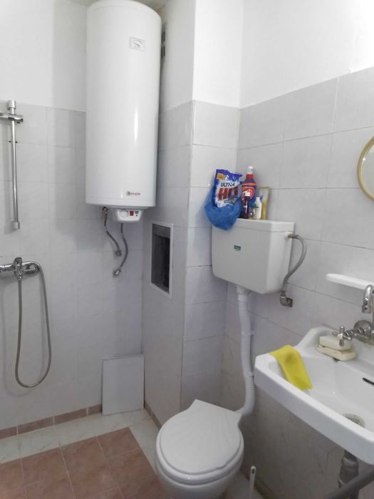 Дава се под наем Едностаен апартамент в Бургас, Център - 50 кв.м за 225 € - Снимка #2