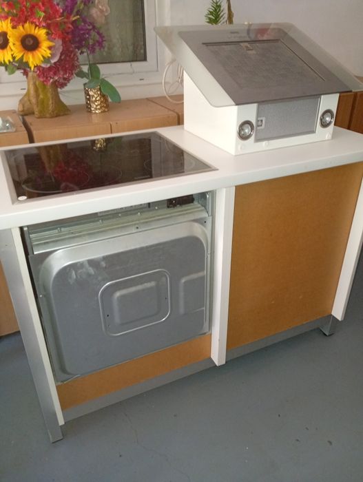 Plita incorporabila cu cuptor la priza