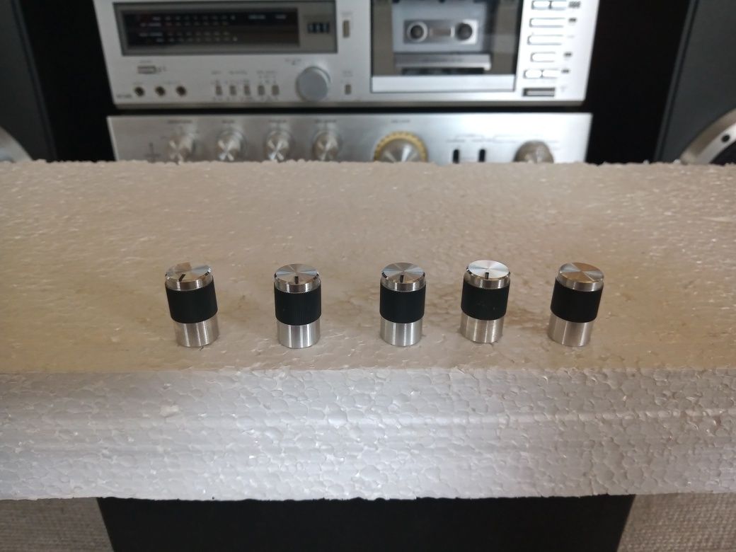 Set butoane Aluminiu Grundig. Amp/Receiver, ax tesit 4 mm. Impecabile