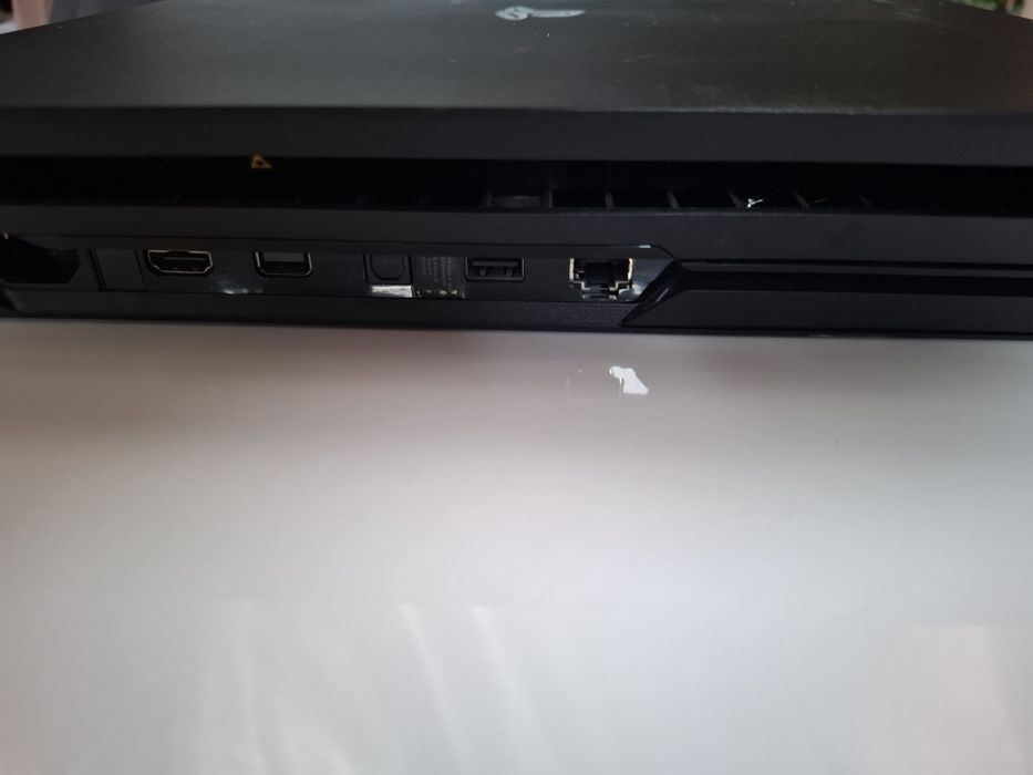 PS4 Pro + controller + cablu alimentare – funcționează perfect