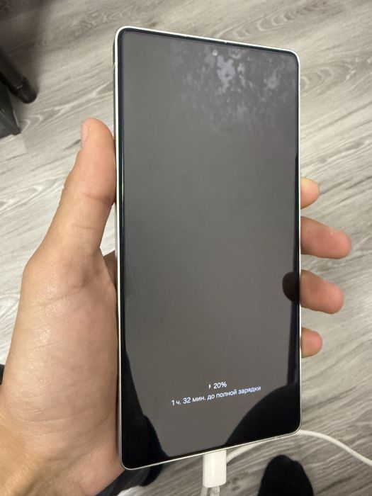 Samsung S25 ultra idal xolatda faqat kameraga kirmi qogan