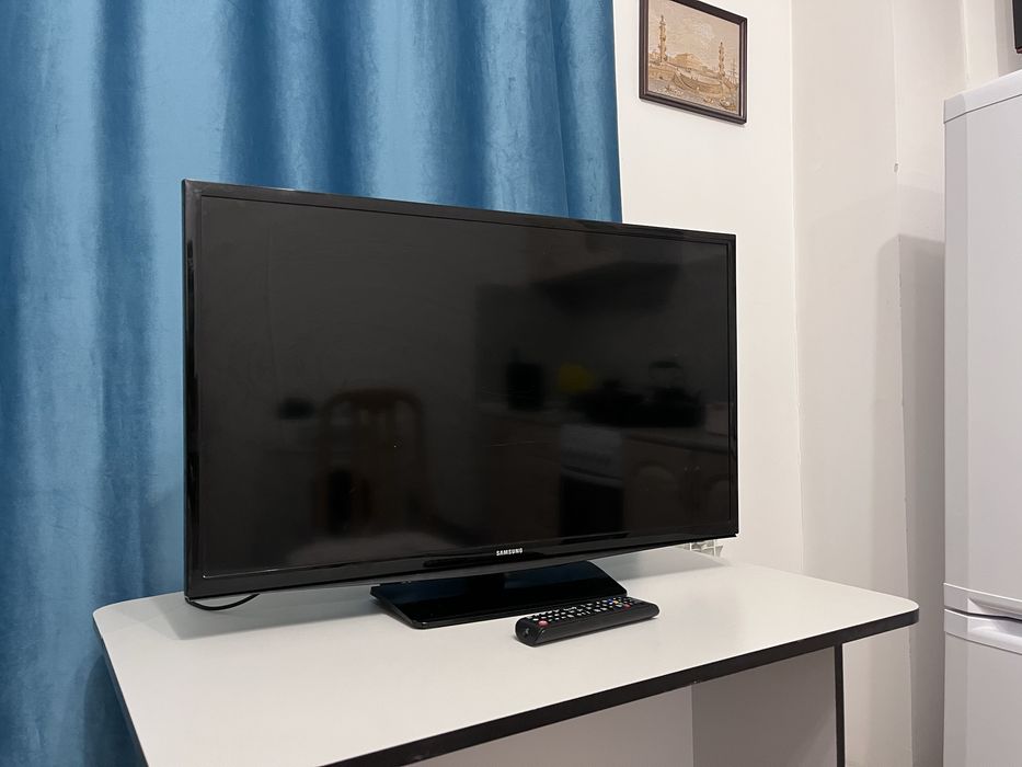 Телевизор Samsung диагональ 81 см .