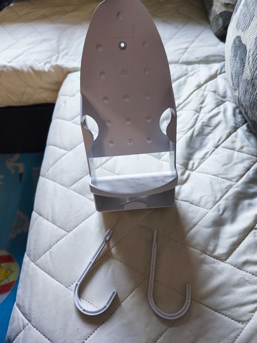 Стойка за ютия, държач