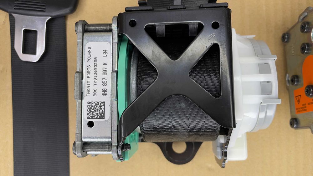 Задни колани комплект AUDI A8 / S8 D4 4H0857807K 4H0857805E