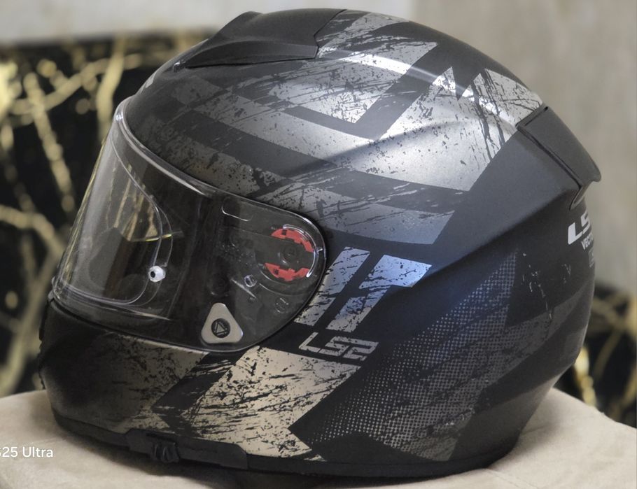 Каска LS2 Vector Evo
Конструкция на външната обвивка от