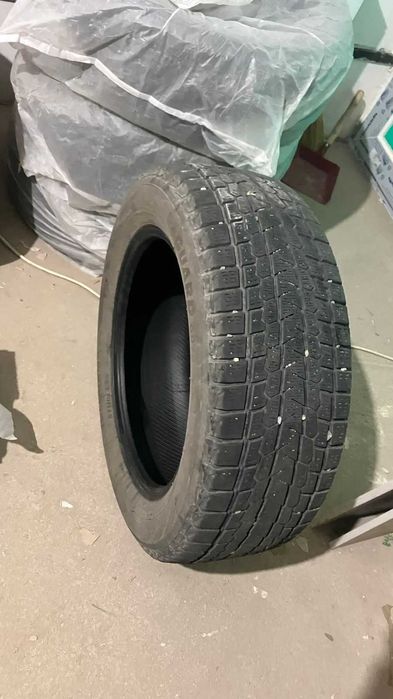 Продам шины зимние без шипов б/у YOKOHAMA 235/60 R18